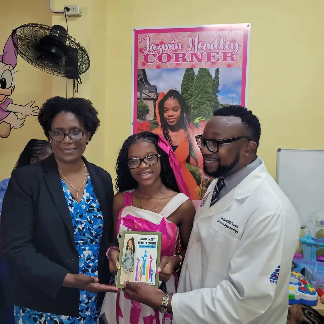 Singer-actress Jazmin Headley donates toys to KPH
